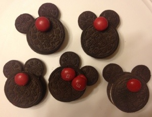 Minnie Mouse Oreo Pops