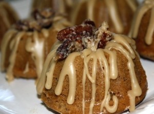 Pecan Praline Mini Bundt Cakes #recipe #dessert