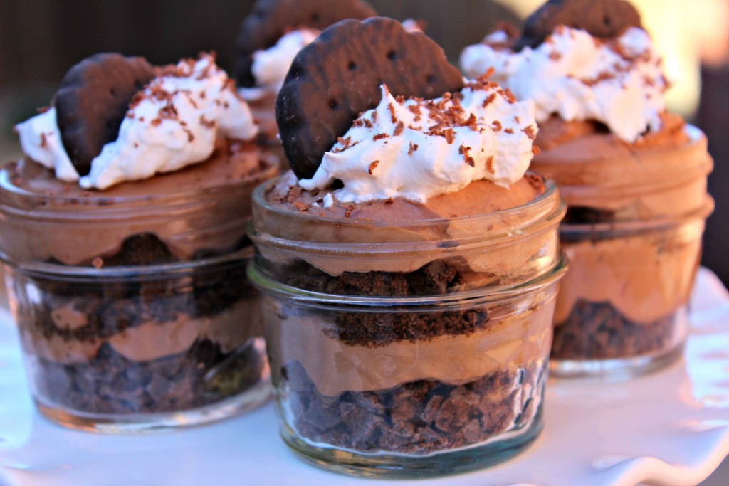 Thin Mints Chocolate Mousse in Mason Jars @addicted2recipe