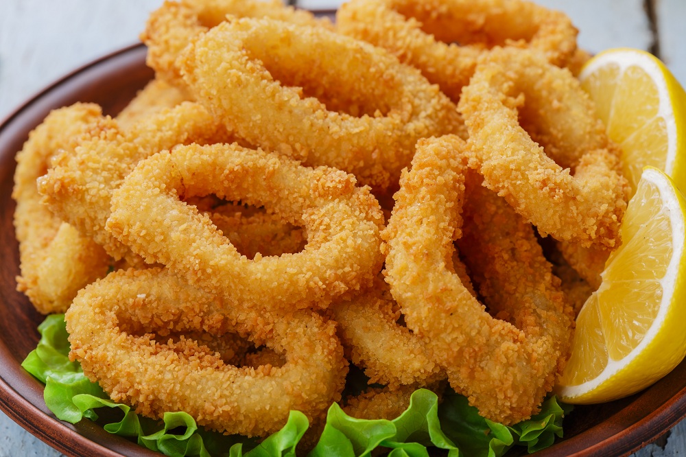 Fried squid rings breaded with tartar sauce_1