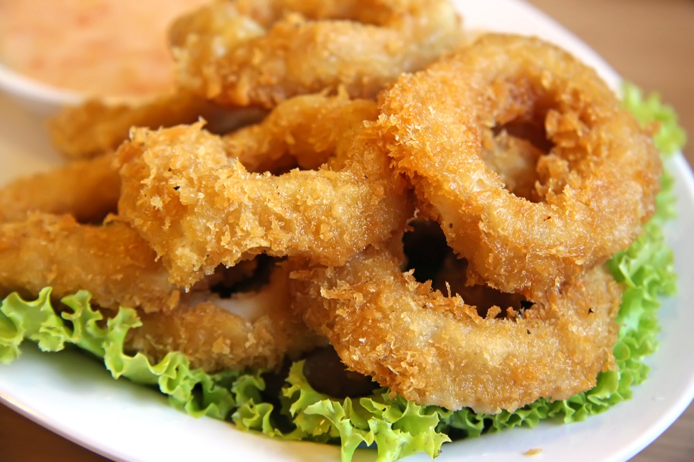 Fried squid rings breaded with tartar sauce_2